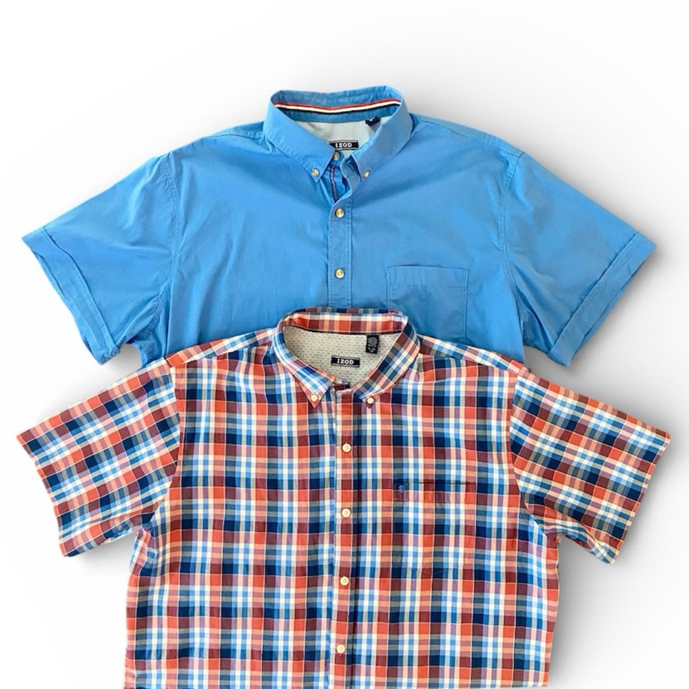 IZOD Bundle 2 Shirts Men’s XL Short Sleeve Button Down Red White Blue Plaid EUC